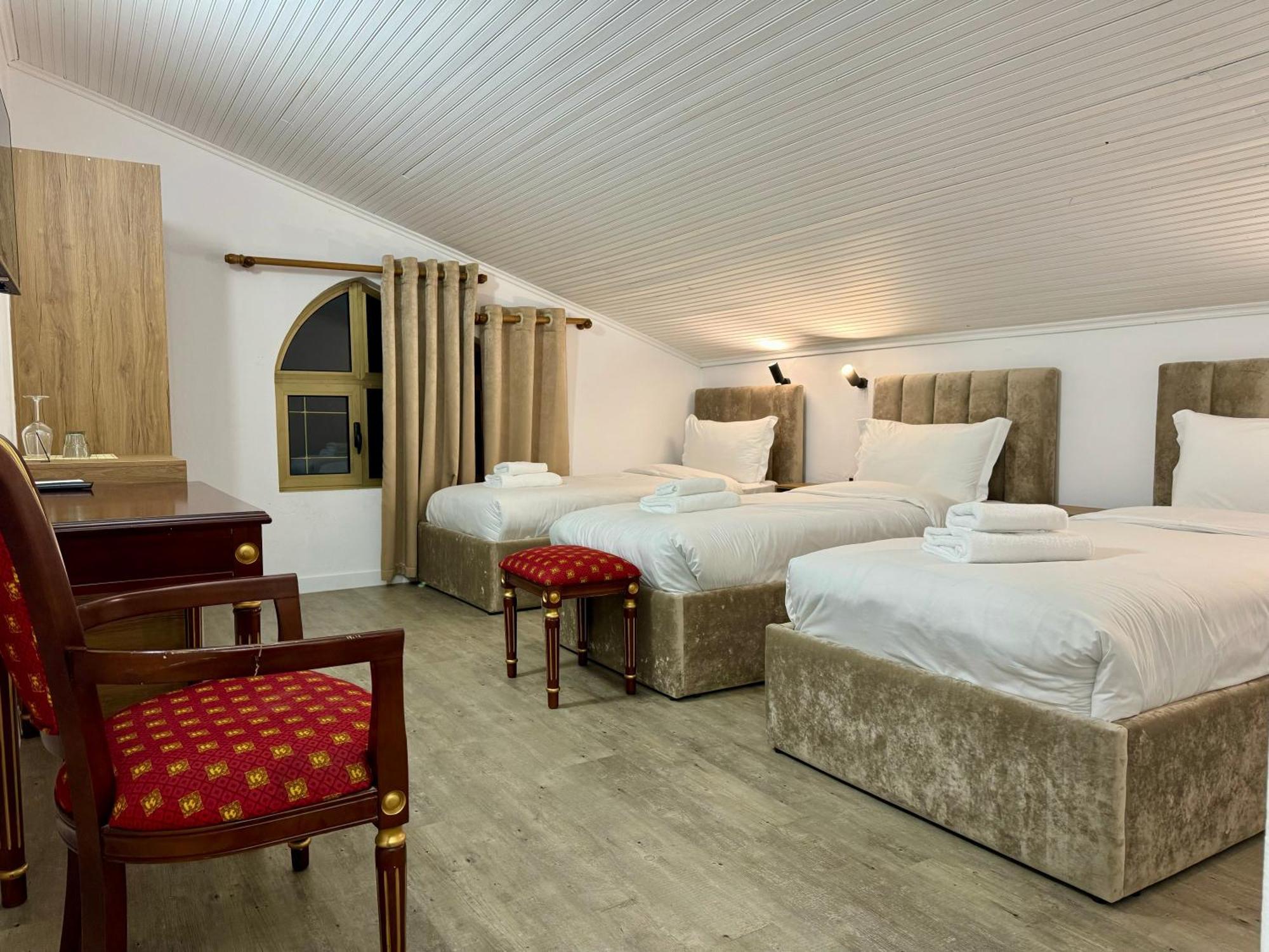 Vila Alizee Hotel Tirana Esterno foto